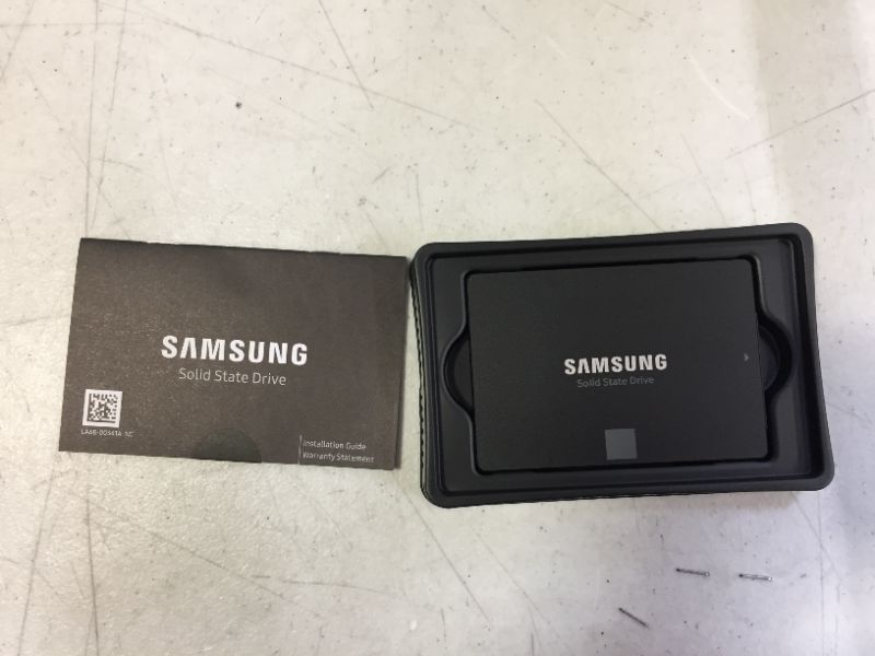 Photo 2 of Samsung Electronics 870 EVO 500GB 2.5 Inch SATA III Internal SSD (MZ-77E500B/AM)
