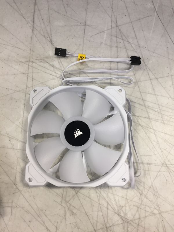 Photo 2 of **UNABLE TO TEST** CORSAIR iCUE SP120 RGB Elite Performance 120mm White PWM Single Fan
