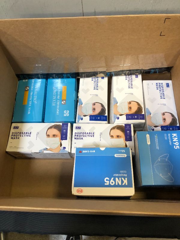 Photo 1 of DISPOSABLE FACE MASKS - 9 PCK