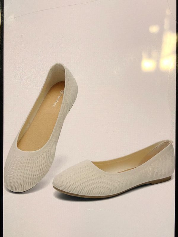 Photo 1 of WOMENS LOAFER FLATS CREAM SIZE 7