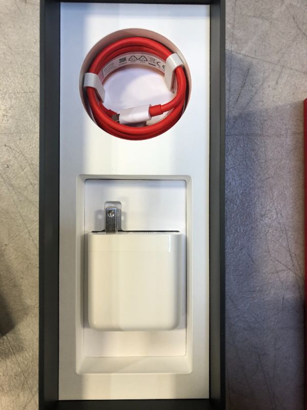 Photo 3 of OnePlus 9 5G ( BRAND NEW ) ( OPENED BOX ONLY FOR PICTURES ) Winter mist phone 