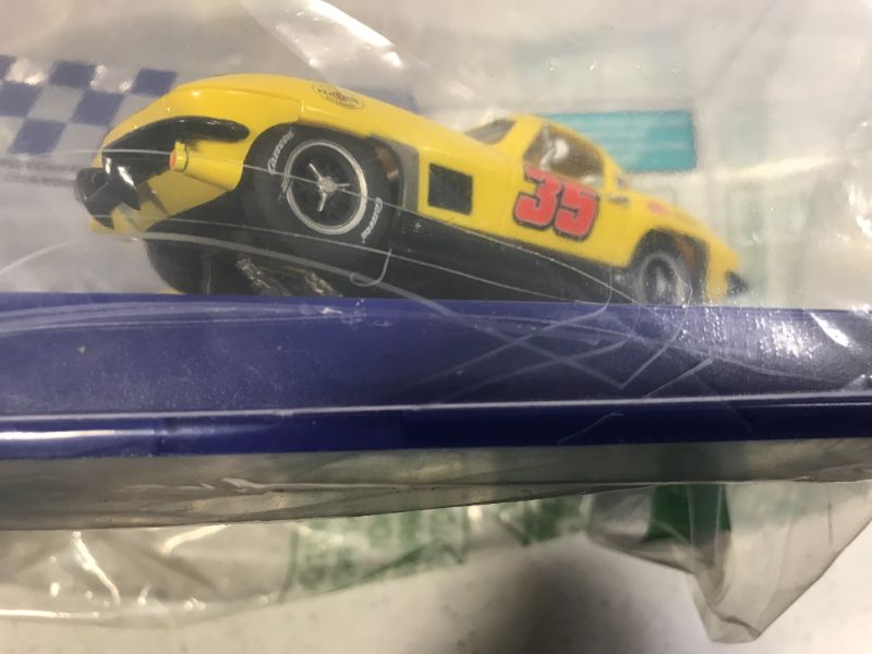 Photo 3 of Carrera 30906 Chevrolet Corvette Sting Ray #35 Digital 132 Slot Car Racing Vehicle
