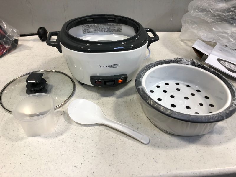 Photo 1 of BLACK+DECKER Rice Cooker  6-cup
