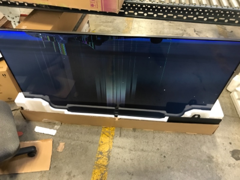 Photo 3 of Samsung QN65Q80AA 65" Class Ultra High Definition QLED 4K Smart TV  *PARTS ONLY*