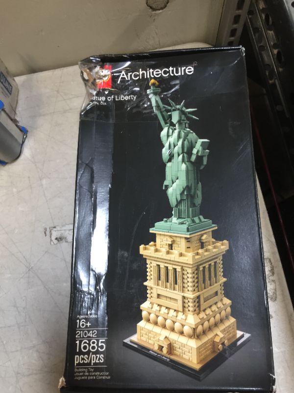 Photo 1 of 21042 - LEGO Architecture - statue of liberty 