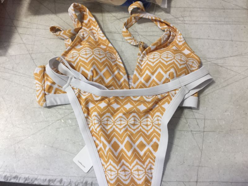 Photo 2 of CUPSHE Women's Bikini Swimsuit Geometric V Neck Two Piece Bathing Suit SMALL
