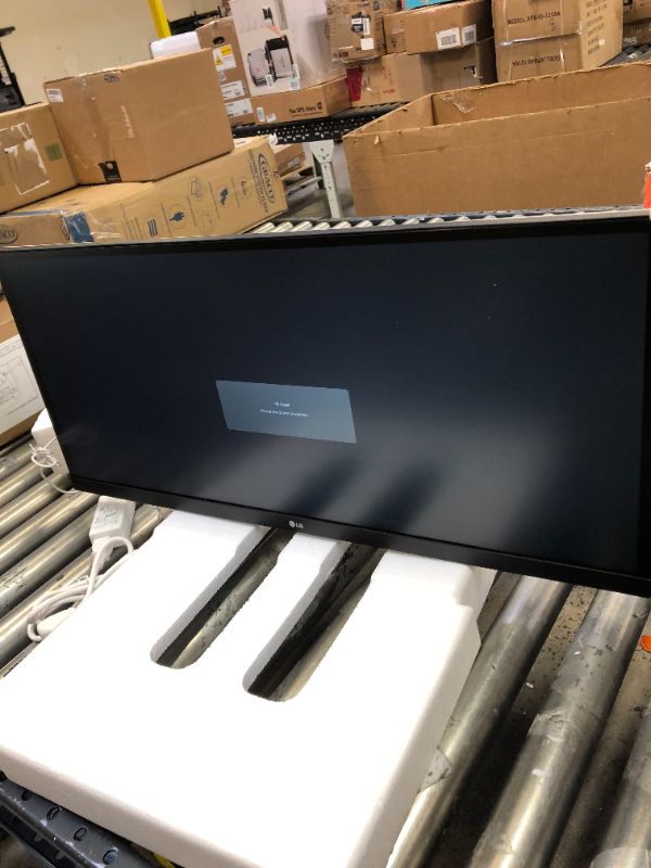 Photo 4 of LG 29WN600-W 29" 21:9 UltraWide WFHD IPS HDR10 Monitor with FreeSync, Silver