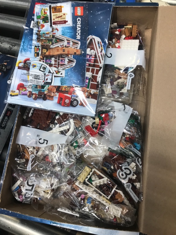 Photo 2 of LEGO Creator Expert Gingerbread House Building Kit 10267