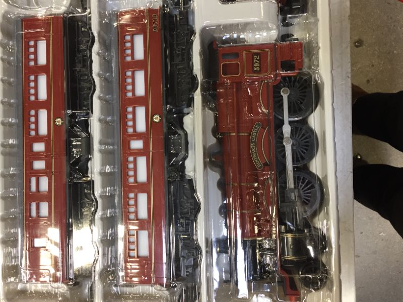 Photo 6 of Lionel Hogwarts Express Ready-to-Play 4-6-0 Set, Battery-powered Model Train Set
