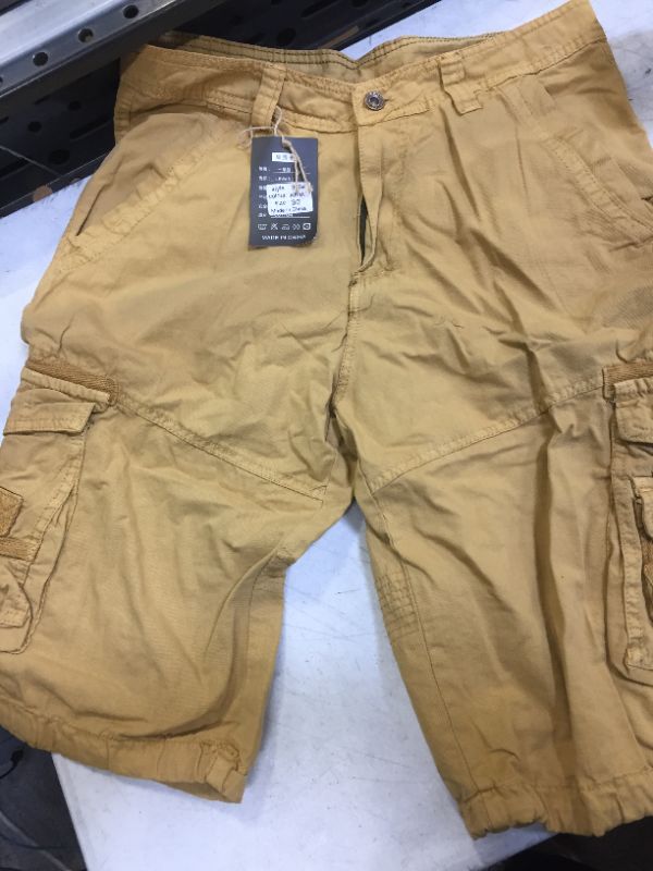 Photo 1 of MENS SHORTS YELLOW SIZE 30 




















