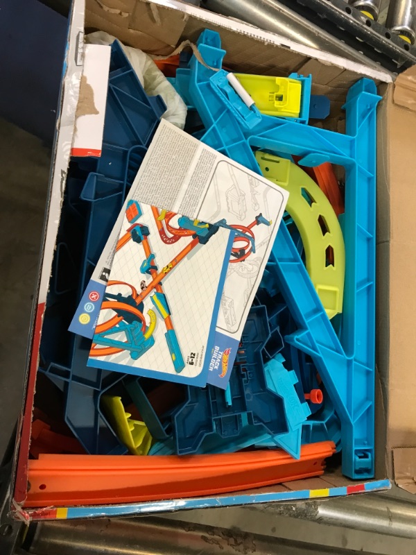Photo 1 of Hot Wheels Track Builder Unlimited Infinity Loop Kit with Adjustable Set-Ups & Jump That Flips Cars into Catch Cup for Kids 6 to 12 Years Old with One 1:64 Scale Vehicle
