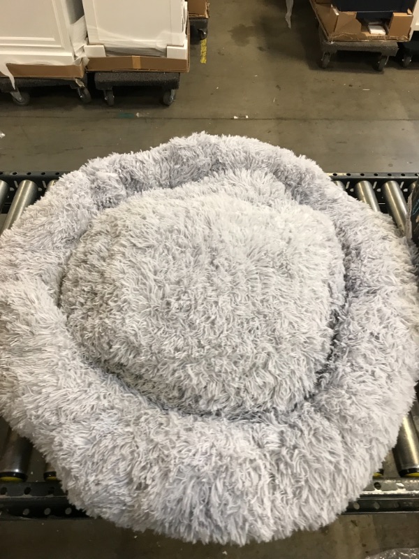 Photo 1 of 36in ROUND WHITE GREY FURRY DOG BED