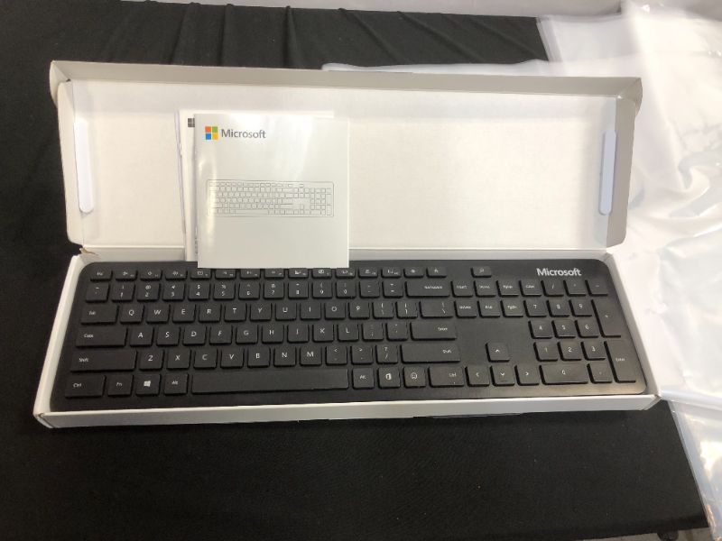 Photo 2 of MICROSOFT 1898 BLUETOOTH KEYBOARD CLAVIER