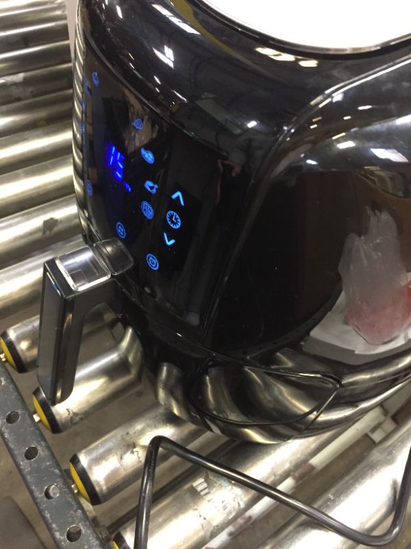 Photo 3 of 8-in-1 5.8 Qt. Black Electric Air Fryer with Recipe Book