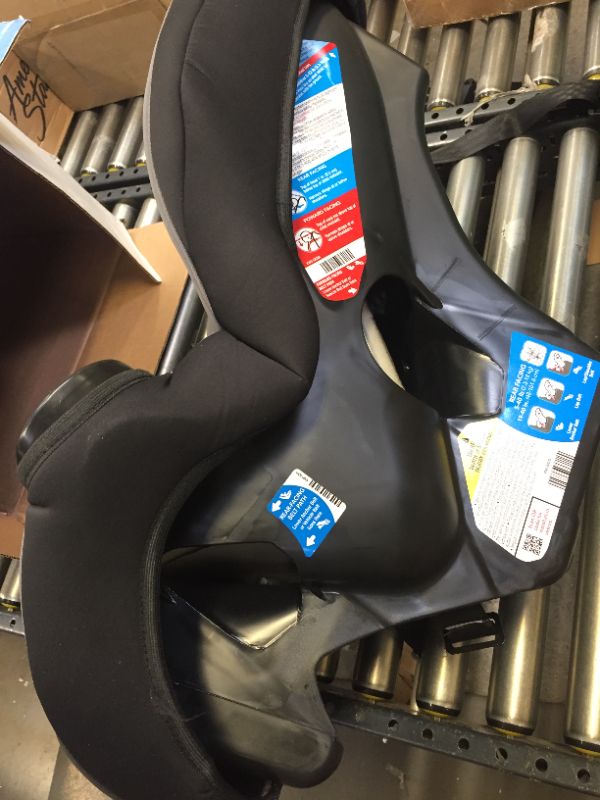 Photo 4 of Cosco Apt 50 Convertible Car Seat (Black Arrows)