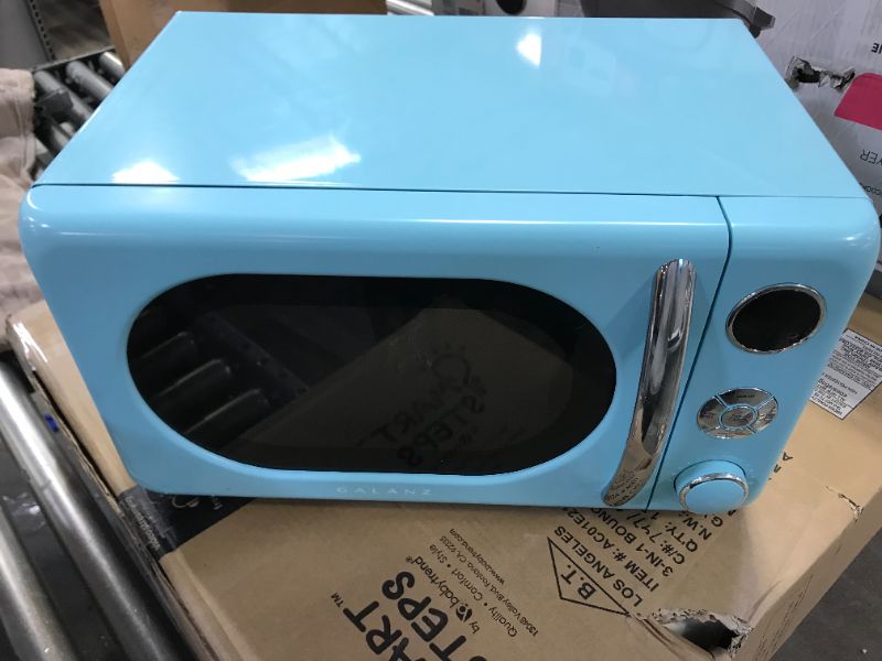 Photo 4 of Galanz Glcmka07ber-07 Countertop Microwave Retro 0.7 Cu ft 700W, Blue