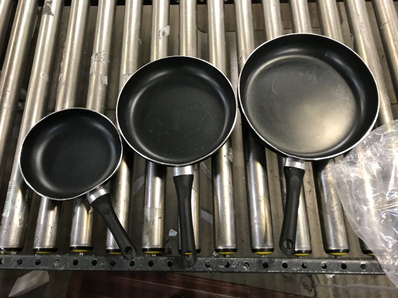 Photo 1 of 3 pc Amazon Basics pans set 