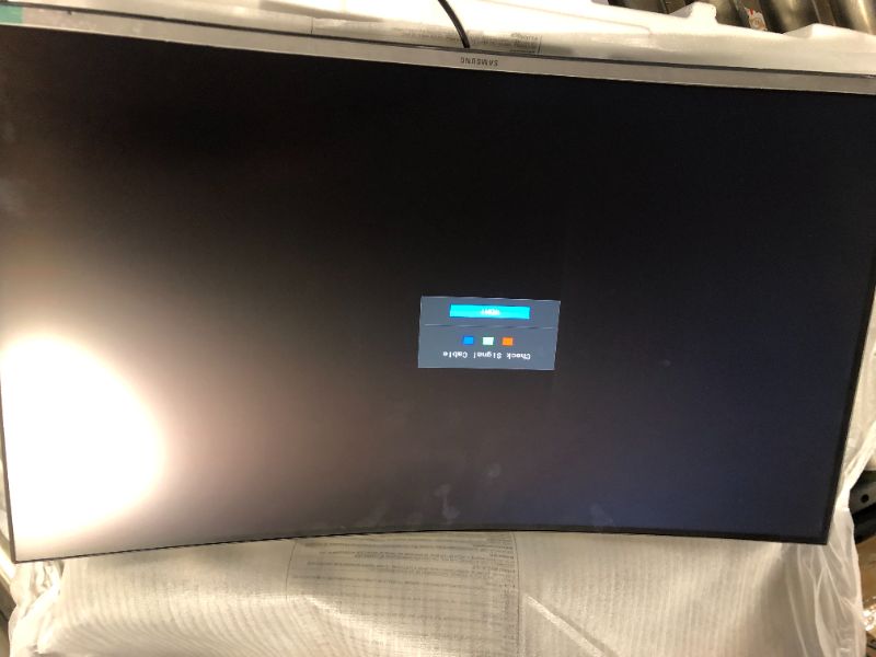 Photo 6 of SAMSUNG UR59 Series 32-Inch 4K UHD (3840x2160) Computer Monitor, Curved, HDMI, Display Port, 3-sided border-less, Eye Saver Mode (LU32R590CWNXZA)
