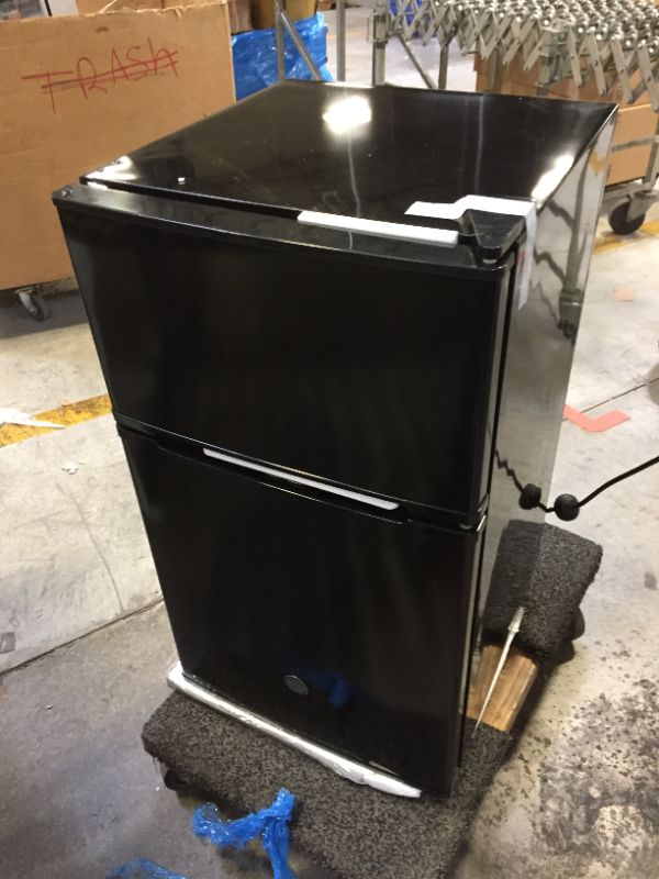 Photo 3 of 3.1 cu ft Compact Black Refrigerator
