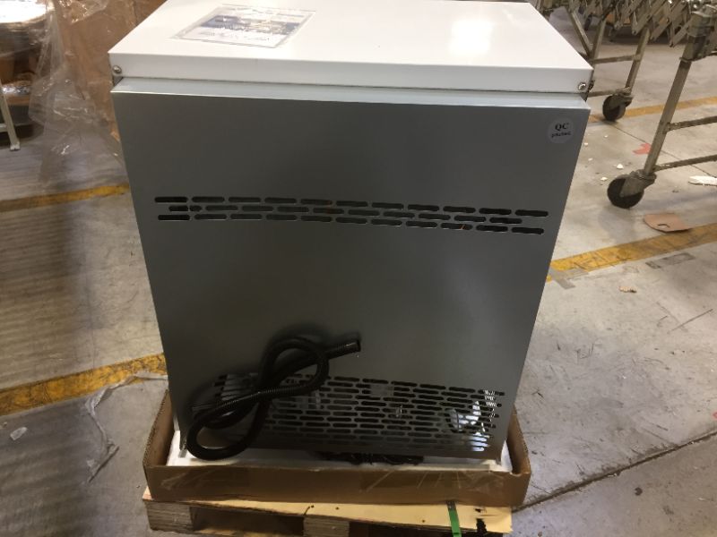 Photo 4 of VEVOR 110V Commercial Ice Maker 440LBS/24H, 77LBS Storage Bin, ETL Approved, Clear Cube, Advanced LCD Panel, SECOP Compressor, Air Cooled, Blue Light, Electric Water Drain Pump, Water Filter, 2Scoops
