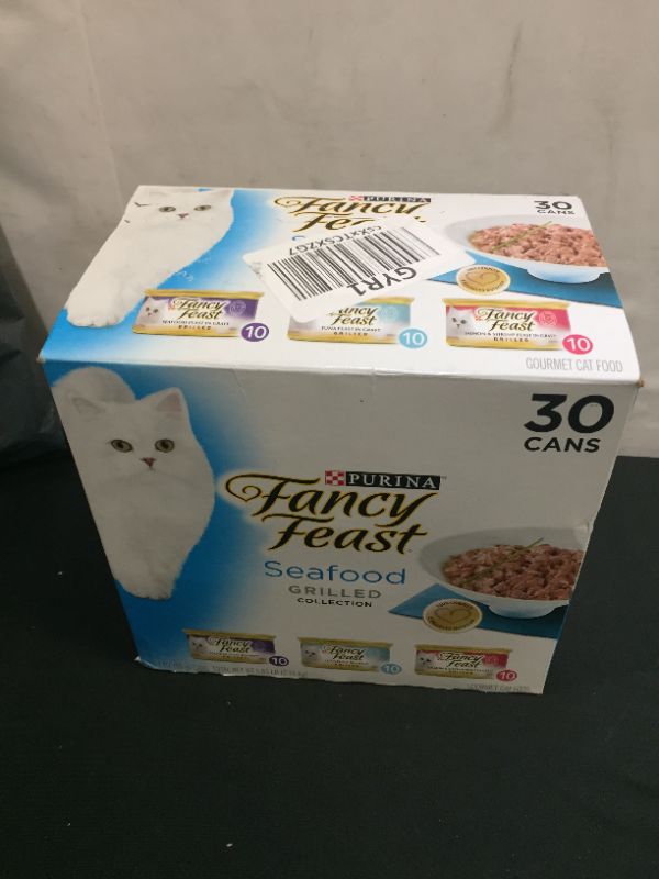 Photo 1 of (30 Pack) Fancy Feast Gravy Wet Cat Food Variety Pack, Seafood Grilled Collectio
EXP--- Feb-2023