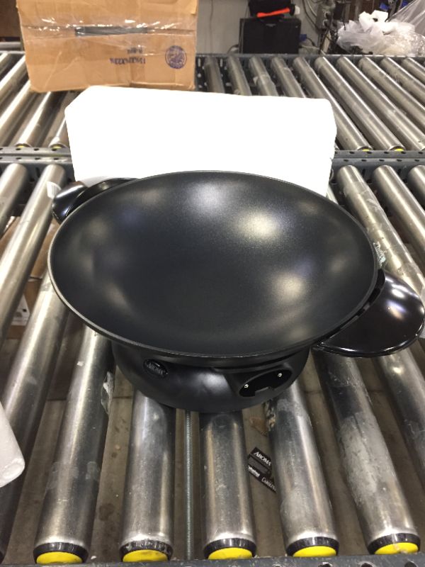 Photo 1 of Aroma Housewares AEW-306 5-Quart Electric Wok