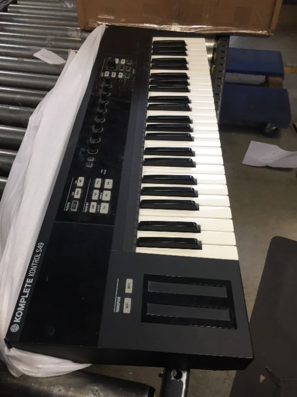 Photo 1 of Native Instruments Komplete Kontrol S49 Smart Keyboard 
