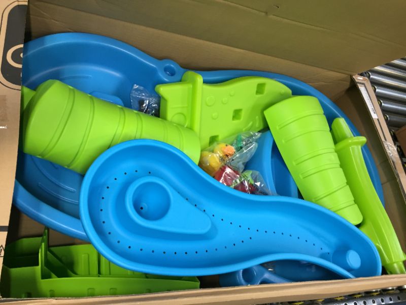 Photo 1 of Rain Showers Splash Pond Water Table Step2