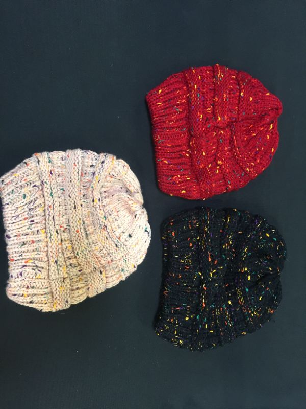 Photo 1 of Kids beanie's 3pack