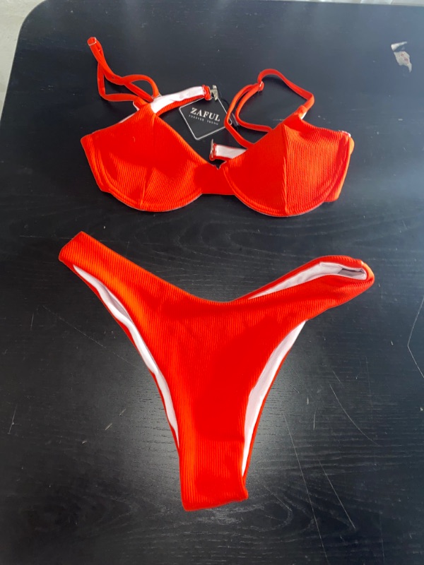 Photo 1 of ZAFUL Women's Ribbed Underwire Bikini High Cut Bikini V Notch Smocked Swimwear Bikini Swimsuit, Red