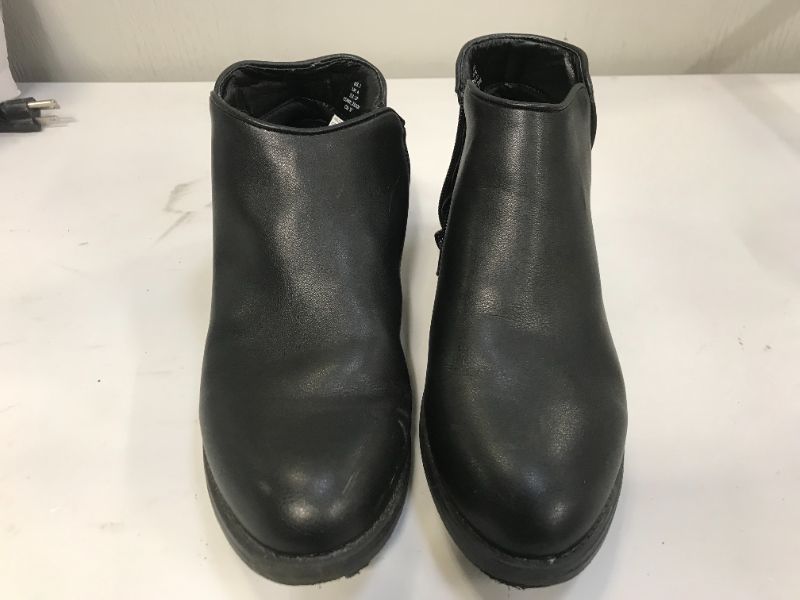 Photo 1 of  Women's Ankle Boots  size 5
