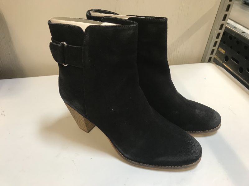 Photo 1 of  Women's  Heel Ankle Booties size 8 
