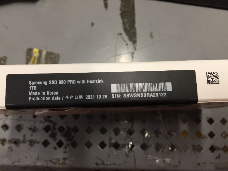 Photo 2 of Samsung Electronics 980 PRO SSD with Heatsink 1TB PCIe Gen 4 NVMe M.2 Internal Solid State Hard Drive, Heat Control, Max Speed, PS5 Compatible, MZ-V8P1T0CW
