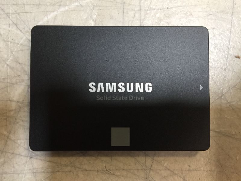 Photo 2 of Samsung Electronics 870 EVO 2TB 2.5 Inch SATA III Internal SSD (MZ-77E2T0B/AM)
