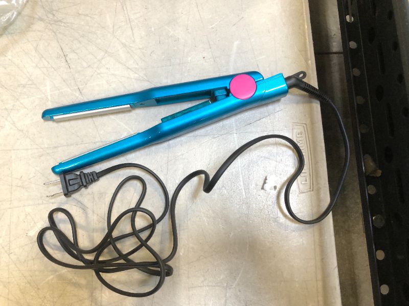 Photo 1 of Bed Head Pixie 1/2" Straightener
