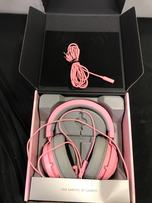 Photo 2 of Razer Kraken Gaming Headset: Lightweight Aluminum Frame, Retractable Noise Isolating Microphone, For PC, PS4, PS5, Switch, Xbox One, Xbox Series X & S, Mobile, 3.5 mm Audio Jack, Quartz Pink
