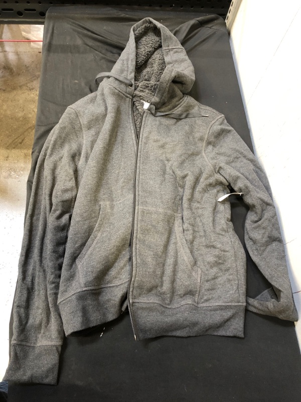 Photo 1 of Amazon Essentials Men's Sherpa Lined Full-Zip Hooded Fleece Sweatshirt. Size Medium
