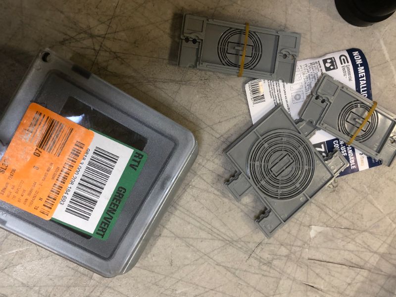 Photo 1 of 2-Gang Extra Duty Non-Metallic Low Profile While-In-Use Weatherproof Horizontal/Vertical Receptacle Cover, Gray
