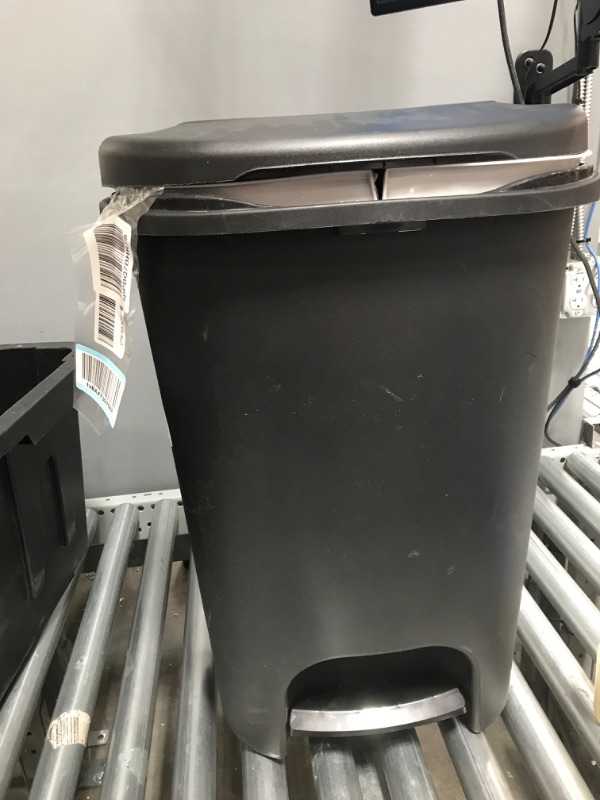 Photo 1 of 13 Gal Trash Can, Black *Broken Lid*