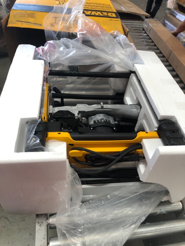 Photo 4 of DeWalt DWE7485 8-1/4 in. Compact Jobsite Table Saw