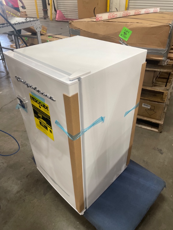 Photo 4 of Frigidaire 3.2 Cu. Ft. Retro Mini Fridge - White
