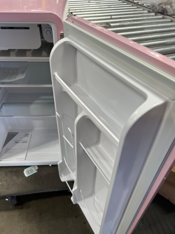 Photo 9 of FRIGIDAIRE EFR372-PINK 3.2 Cu Ft Pink Retro Compact Rounded Corner Premium Mini Fridge
MINOR DENTS