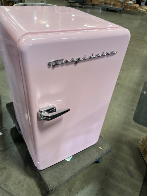 Photo 3 of FRIGIDAIRE EFR372-PINK 3.2 Cu Ft Pink Retro Compact Rounded Corner Premium Mini Fridge
MINOR DENTS