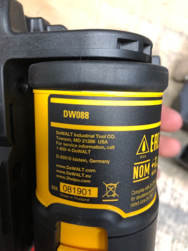 Photo 1 of (NOT FUNCTION)DEWALT 165 ft. Red Self-Leveling Cross-Line Laser Level with (3) AA Batteries & Case