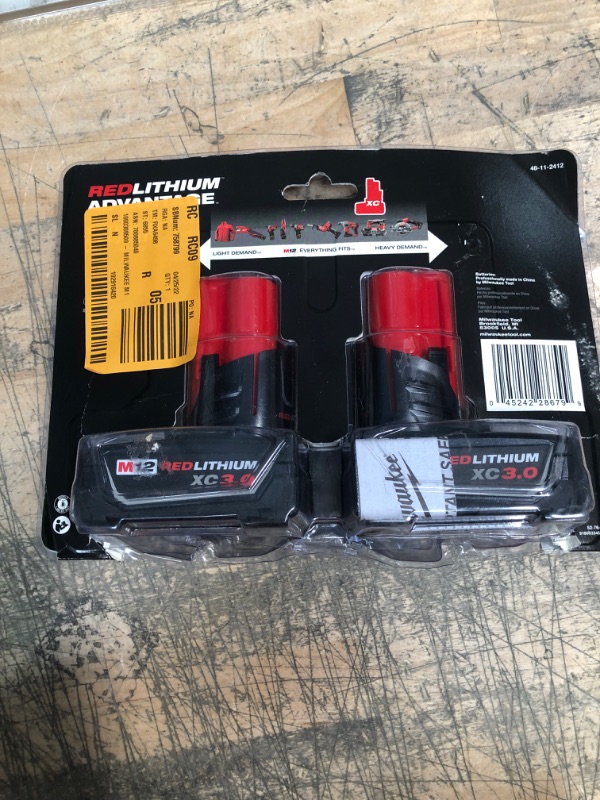 Photo 4 of "Milwaukee 48-11-2412 M12 12V 3.0Ah REDLITHIUM XC Compact Battery -2pk"
