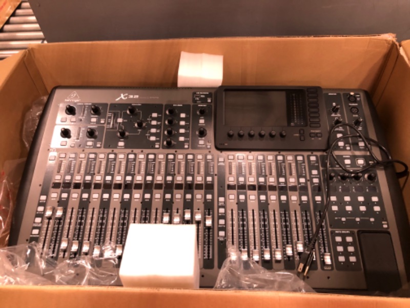 Photo 2 of Behringer X32 Digital Mixer
