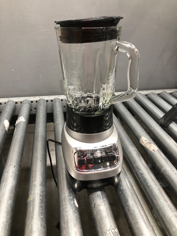 Photo 2 of BLACK+DECKER PowerCrush Multi-Function Blender with 6-Cup Glass Jar, 4 Speed Settings, Silver**non functional**