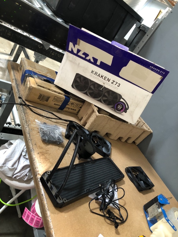 Photo 2 of **INCOMPLETE**
NZXT Kraken Z73 360mm - RL-KRZ73-01 - AIO RGB CPU Liquid Cooler - Customizable LCD Display - Improved Pump - Powered by CAM V4 - RGB Connector - AER P 120mm Radiator Fans (3 Included)
