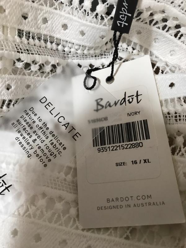 Photo 3 of Bardot Womens Vivian Splice Dress
SIZE: 16/ XL