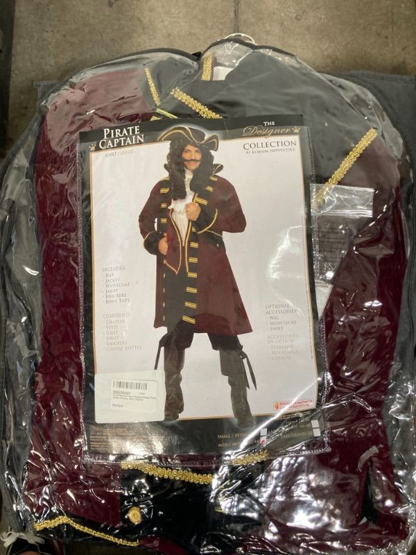 Photo 2 of Forum Novelties Designer-Pirate Captain Costume m 

